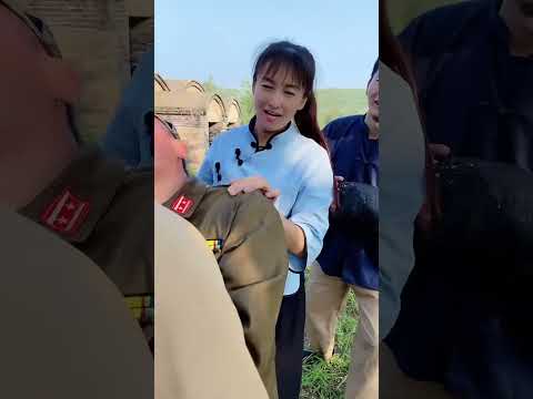 #拍戏现场 #影视道具 #拍戏现场请勿模仿都是道具