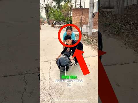 Ayudar a estos niños inocentes me llenó el corazón ❤️‍🩹🛵✨ #shorts #ytshorts #funny