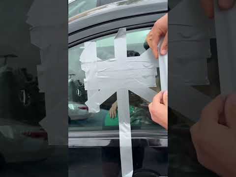 Brave stranger uses a clever hack to save a woman who fell asleep in her car on a hot day 🥹