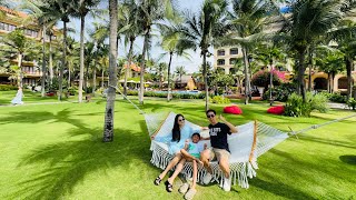 Sunny Beach Resort. Sở hữu hai hồ bơi cực lớn với tầm nhìn hướng biển và khoảng xanh siêu đẹp