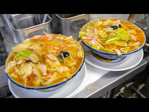 田舎にポツンと爆盛りラーメン食堂！常連が殺到するロードサイド山間食堂の1日に密着。