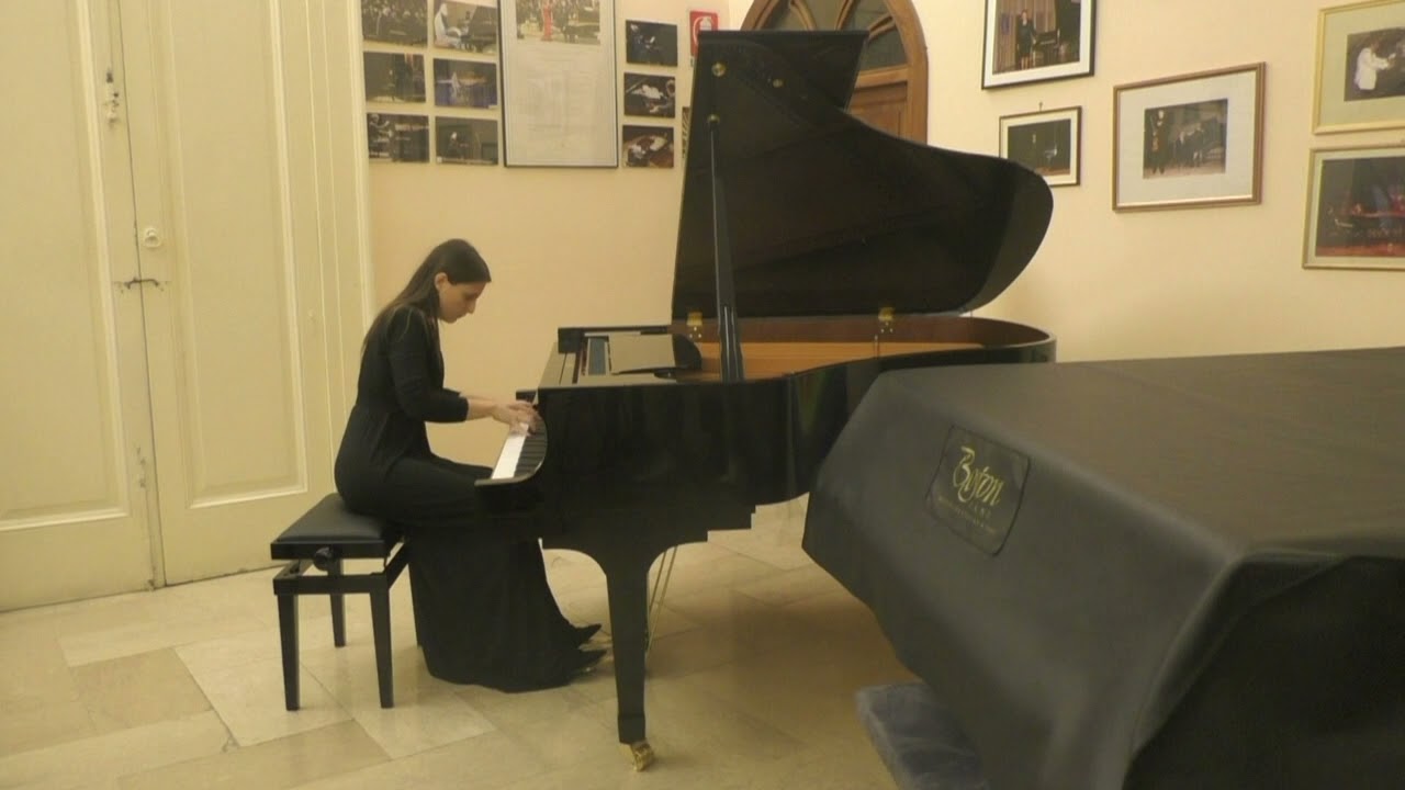 Laura Licinio Pianist