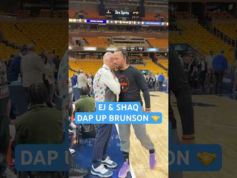 Brunson had to *politely* ask the Big Fella to step aside 😂
