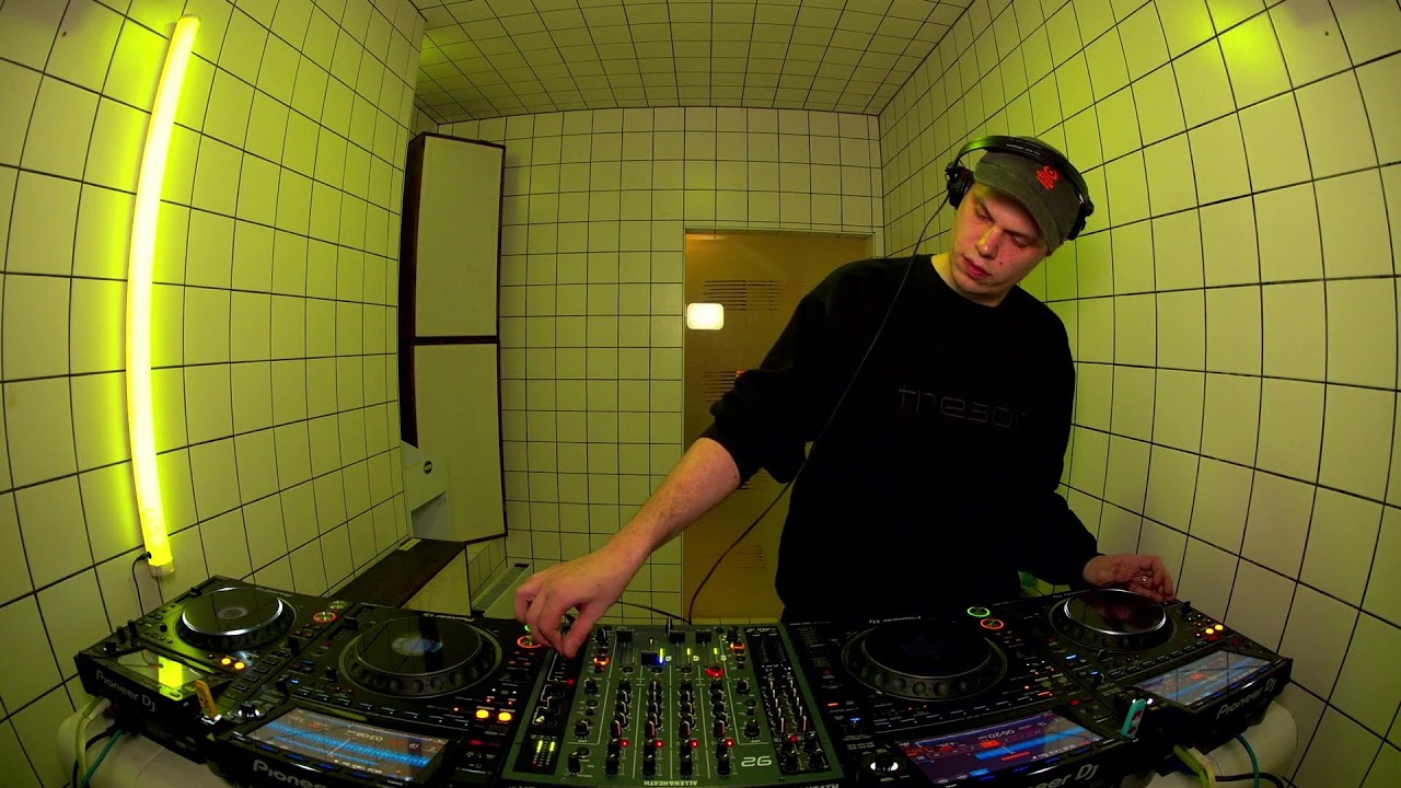 Rostom | HÖR – November 4 / 2025