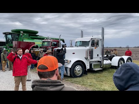 2017 Peterbilt 389 Glider Day Cab Semi with 34,493 Miles Sold on Chillicothe, MO Farm Auction