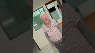 UMA VELHA APARECEU NA MINHA CASA POSSUIDA