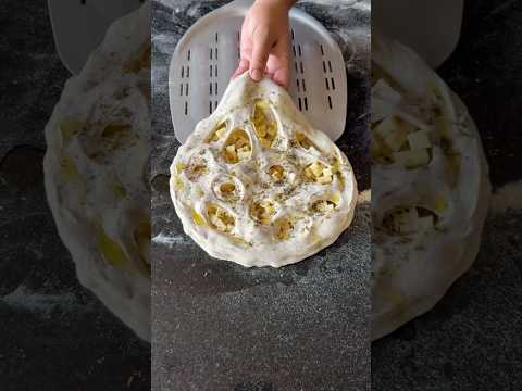 Pizza Furada recheada com mozzarella. 🧀#pizza #pizzatime #pizzalover #cheese #mozzarella