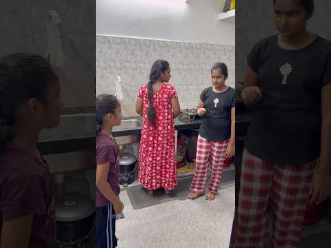 ரித்திகா வேலைய 😳 பாத்திங்களா 😂 #durgagandhi #momdaughtercombo #family #funny #ytshorts  #sister