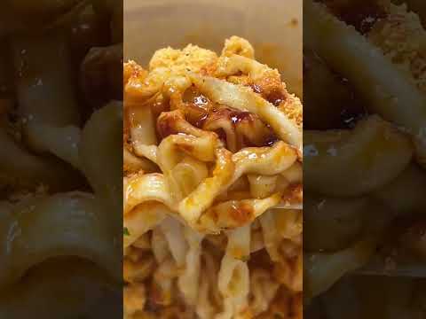 Creamy jjamppong ramen and celebrity recipe pork rice bowl at a Korean convenience store