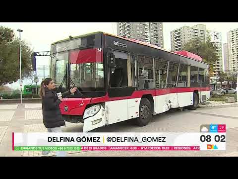 Automovilista impacto a gran velocidad a bus sacándolo de la vía | Tu Día | Canal 13