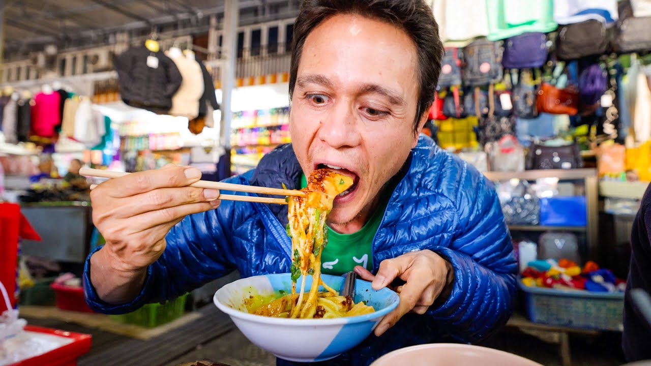Ultimate STREET FOOD NOODLE HEAVEN! Local Market Tour + Best Food in Mae Hong Son!