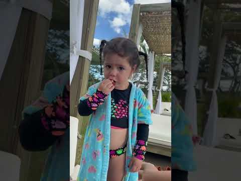 A ANTONELLA PASSOU UM DIA NO PARQUE AQUÁTICO