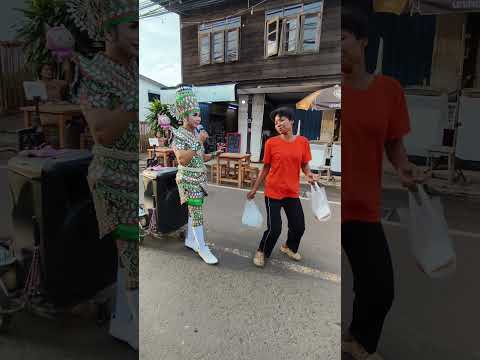 พระเอกหมอลำ ตามหาสาวคำ ที่ถนนคนเดินเขมราฐ #หมอลำ #ตามหาสาวคำ #ม่วนๆ