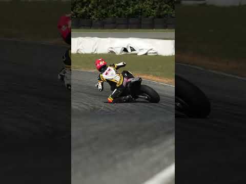 ELBOW DOWN ON THE SUPERMOTO!! 🤘🏽 #supermoto