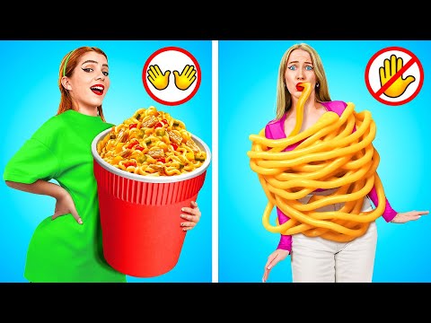 SANS MAINS vs UNE MAIN vs DEUX MAINS Défi de manger ✨ Astuces amusantes