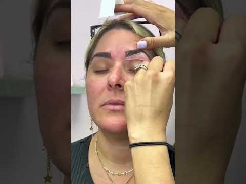 Brow waxing?♥️ #browwax #esthetician #browartist #browshaping #eyebrow #eyebrows #waxing #beauty
