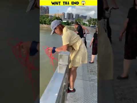 machli pakdne ka sabse alag technique ??? #shorts #short #youtubeshorts #fish