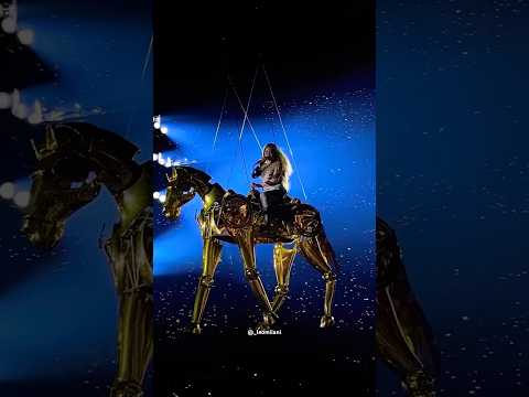 16 CARRIAGES IS BACK IN GOLDEN HORSE! Beyonce in Atlanta (Night 1) #beyonce #cowboycartertour