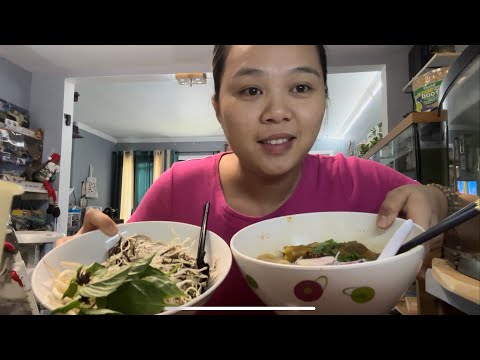 Lâu quá mới nấu lại nồi bún bò,ngon nhức nách.hai anh em mặc đồ mẹ may từ áo sơ mi cũ