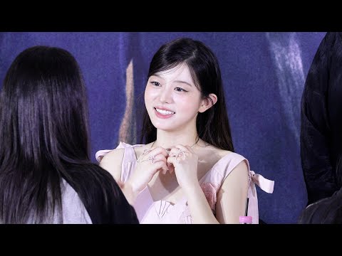 아일릿(ILLIT) 사인 중인 민주 (MINJU's Fansign) | 'bomb' Fansign Event • 250624