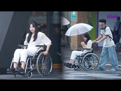 비를 맞는 지체 장애인을 본 시민들의 반응