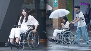 비를 맞는 지체 장애인을 본 시민들의 반응