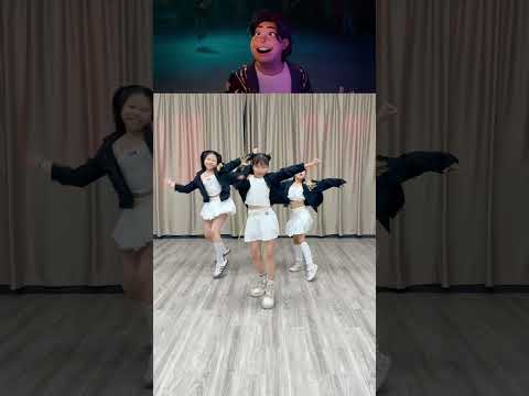 HUNTRIX - 'Golden' | KPop Demon Hunters Dance Cover | Follow Me #trending #fyp #dancecover HUNTR/X