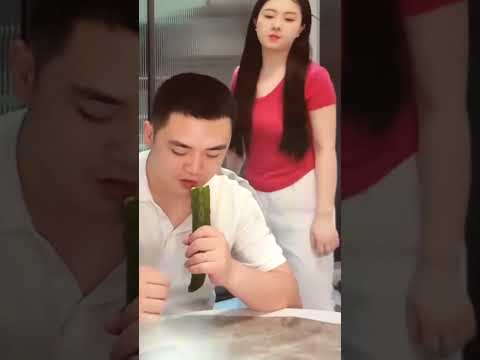 Xem hai người cưới đau bụng