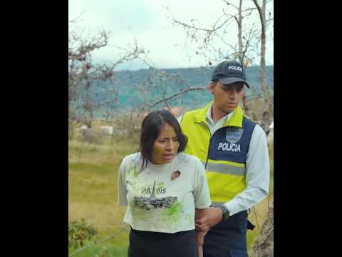 Pinto a su hijo y lo camuflo en la hierba para no dejar que su padre lo vea#viralvideo #funny #viral