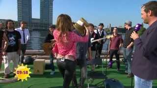 Mandy Capristos Arsch in enger Lederhose