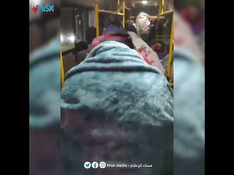 #متداول| عناصر وضباط النظام المخلوع أثناء نقلهم بالباصات الخضر عند معبر البوكمال بإتجاه سوريا