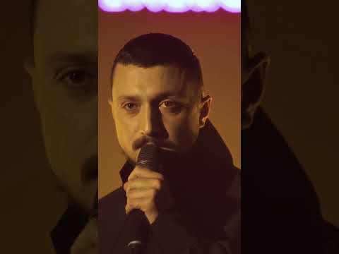 با کدوم خواننده معروف خانم خارجی دوست داری فیت بدی؟