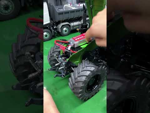 How to fire up this 1/14 Lesu 1050 Tractor? 🚜It’s easier than you think! #rc #model #machine