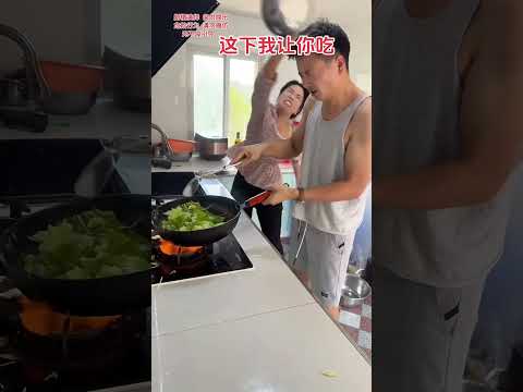 Now I ll let you eat#The daily humor of a couple#Funny video#Laugh every time you watch it