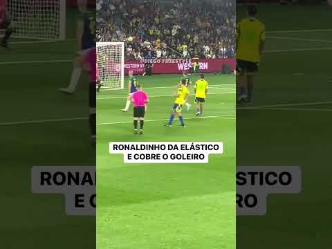 Elástico de Ronaldinho com 45 anos