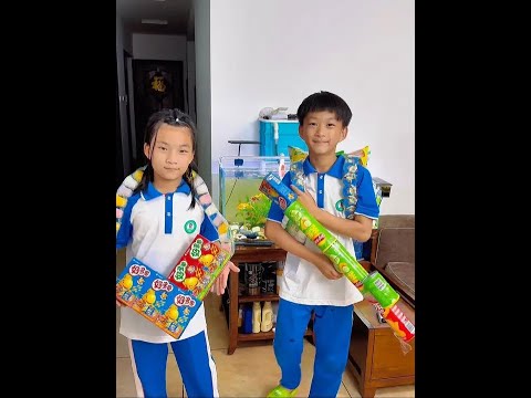 六一礼物三件套 马上要到六一了,带上这三件套,能不能成为最靓的仔! #儿童节快乐 #六一儿童节糖果礼物 #硬控小孩哥姐的六一礼物清单 #儿童节礼物 #零食大礼包