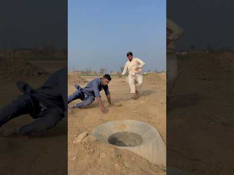 Bag Mein Aisa Kya Tha Jis Ko Bachanaye Ke Liye Chotay Bachay Ne Itni Mehnat Ki?/#shorts #story#Viral