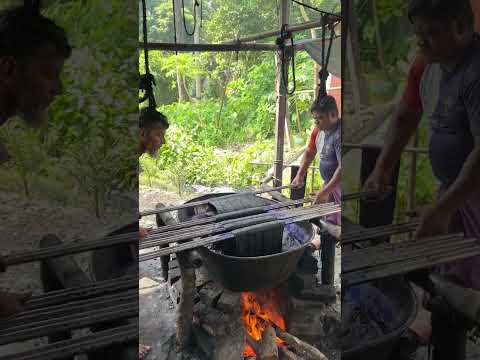 সুতা কিভাবে রং করা হয় দেখুন