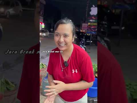 Beautiful Lady Selling Unique Momos on Street of Ludhiana