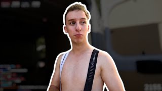 HUGO HAT EINEN STÄNDER