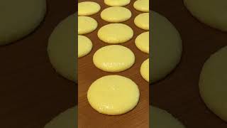 One of those videos you didn’t know you needed to see today. 😍Macaron perfection in progress.