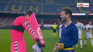 Elche's goalkeeper couldn't believe it when Lionel Messi asked him for his shirt in return 😂