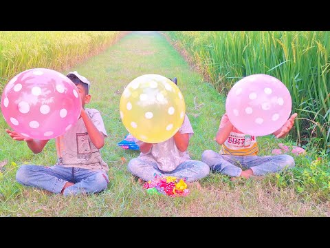 Amazing village balloon show videos - Village children playing with balloon in outdoor