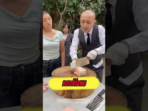 Naučila svého tátu, jak používat nůž 🔪❤️