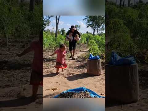 Poor single mother #singlemom #construction #bushcraft #storm #baby #bamboohouse