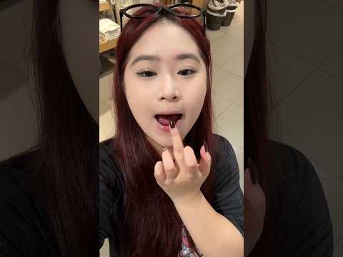 쇼핑하다 지나가는 사람의 립스틱에 반했어요.... 용기를 냈습니다~ #makeuptutorial #douyin #길화장 #길화걸