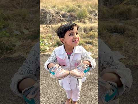 Annu hath me jutta lekar kyu chal rhi hai 😂#shorts #shortsvirals #cutebaby #trending #viralshorts