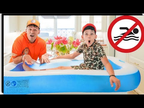 Jason और Alex pool के बारे में सीखते हैं | Jason और Alex swimming pool video