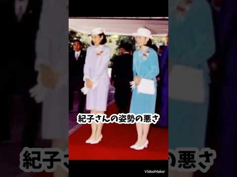 公の場では姿勢正しくするべき