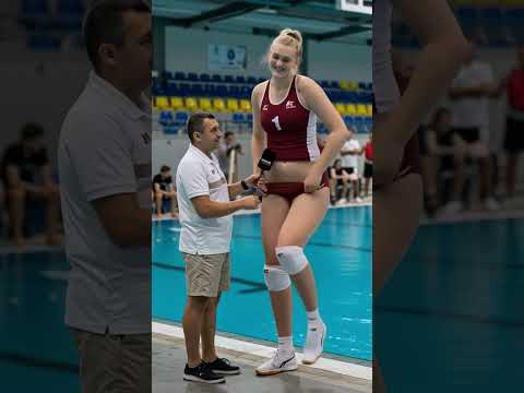 World's tallest female volleyball player in usa 🇺🇸😝 Etallwoman #tallgirlfriend #volleyball #usa